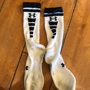 Under armour youth socks sz med 5/9 shoe size